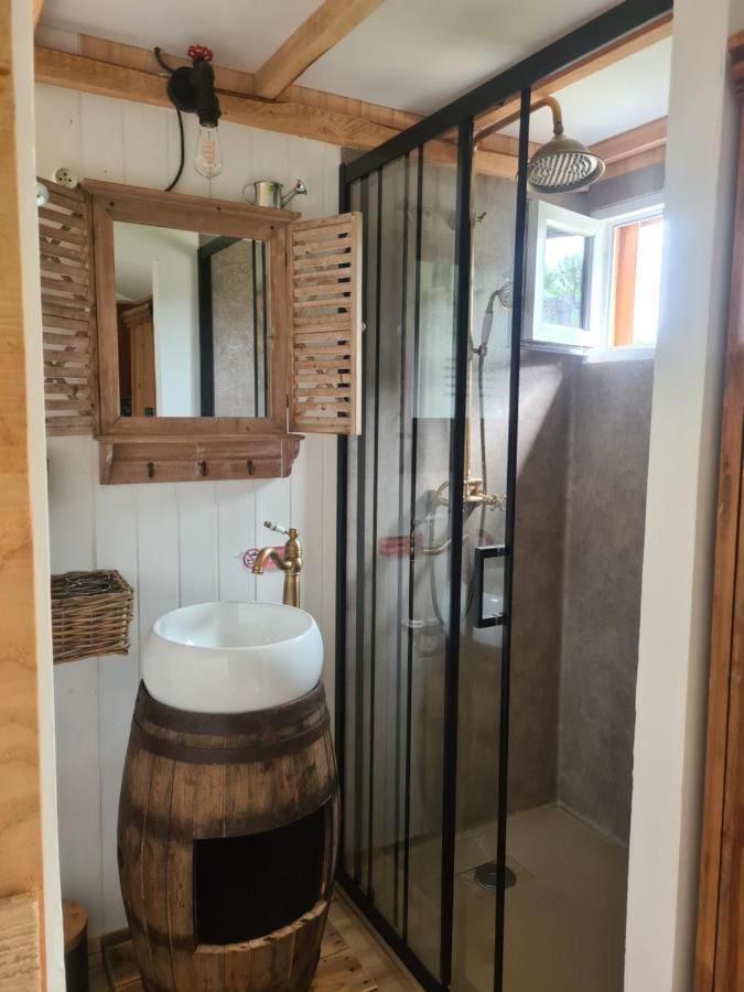 Les Milles Bottes Et Ses Roulottes Encausse-les-Thermes Exterior foto