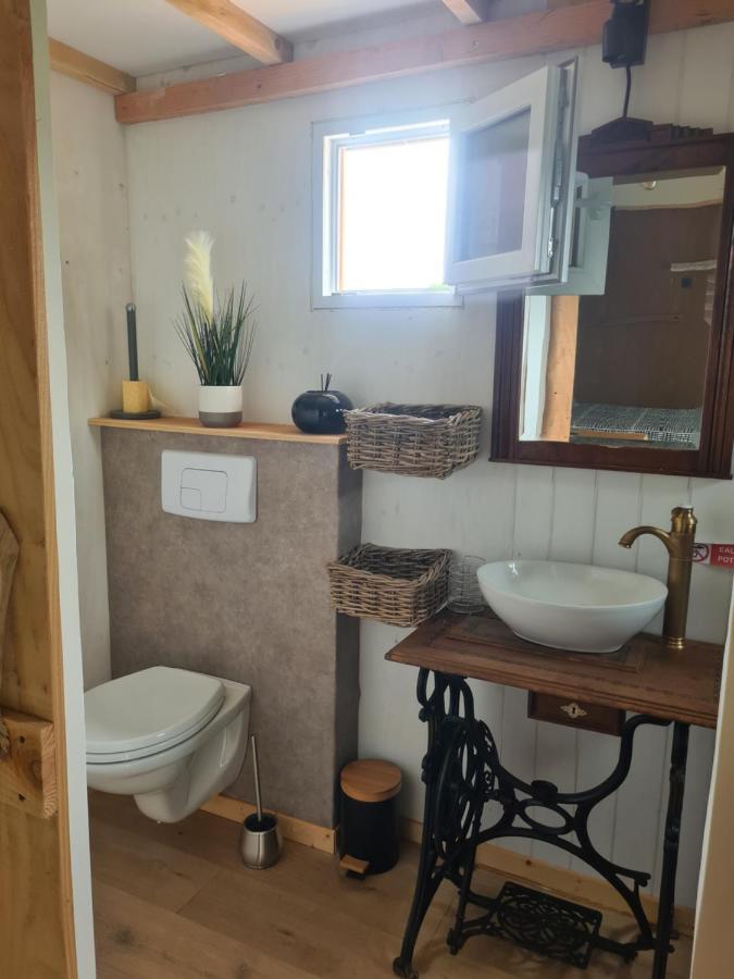Les Milles Bottes Et Ses Roulottes Encausse-les-Thermes Exterior foto
